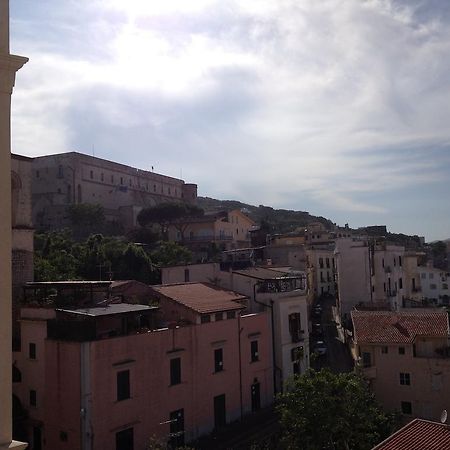 Guarinelli 88 Bed and Breakfast Gaeta Exterior foto