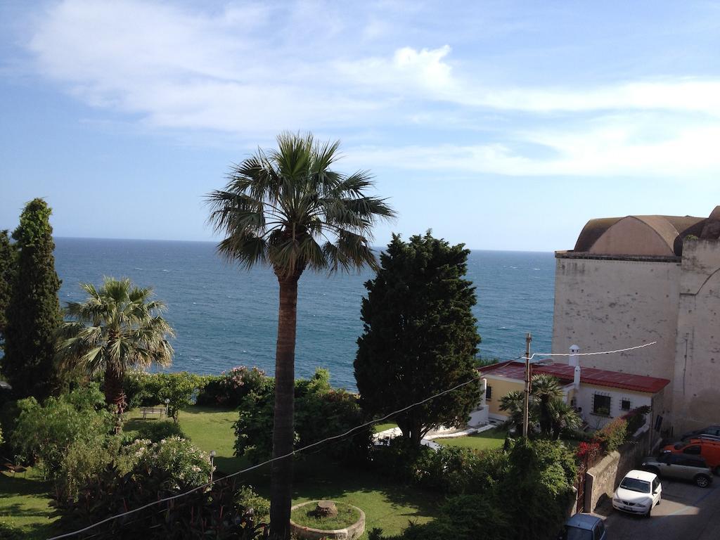 Guarinelli 88 Bed and Breakfast Gaeta Exterior foto